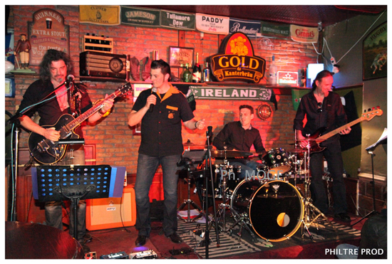 outcsat concert rock